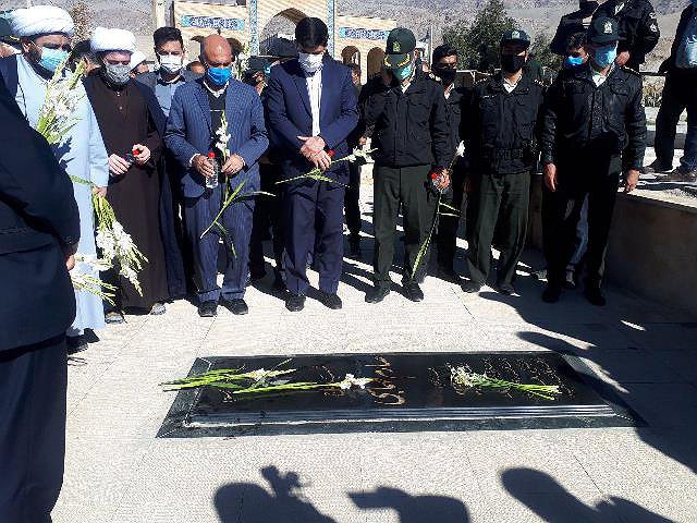مراسم غبار روبی گلزار شهدا به مناسبت دهه فجر در آبدانان برگزار شد